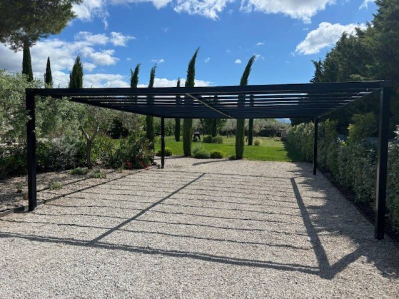 TONNELLE MODERNE A AUBIGNAN, VAUCLUSE