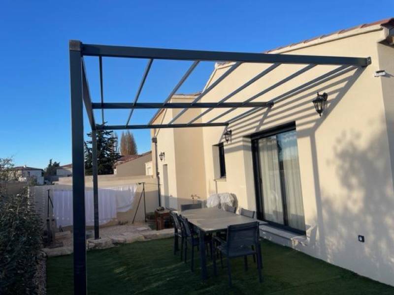 TONNELLE MODERNE A AUBIGNAN, VAUCLUSE