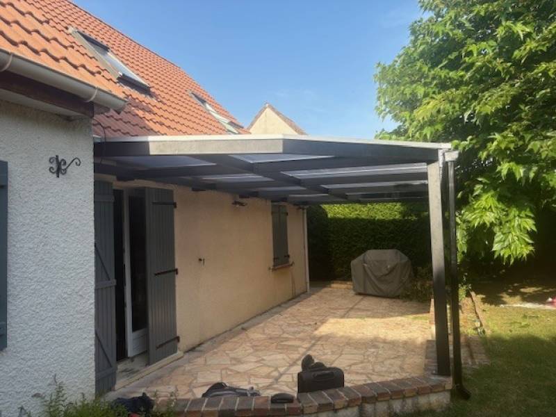 TONNELLE MODERNE + TOITURE POLYCARBONATE A AUBIGNAN, VAUCLUSE