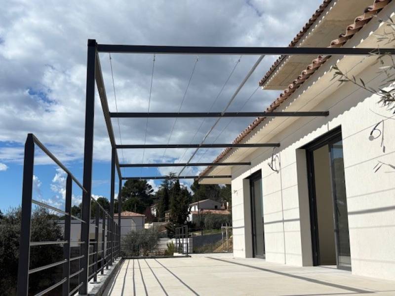 TONNELLE MODERNE A AUBIGNAN, VAUCLUSE