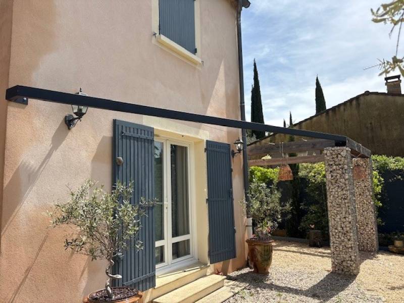 TONNELLE MODERNE A AUBIGNAN, VAUCLUSE