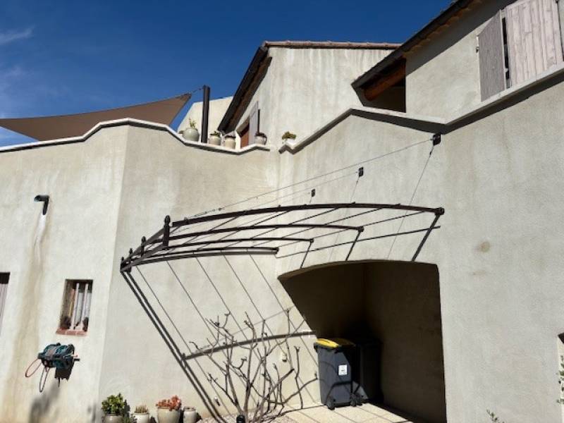 TONNELLE PROVENCALE SUSPENDUE A AUBIGNAN, VAUCLUSE