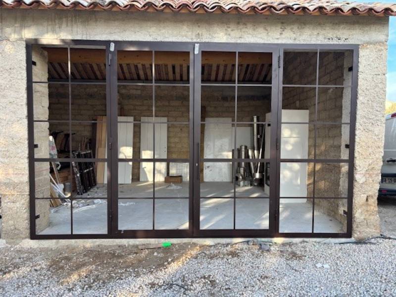 VERRIERE EXTERIEURE A AUBIGNAN, VAUCLUSE