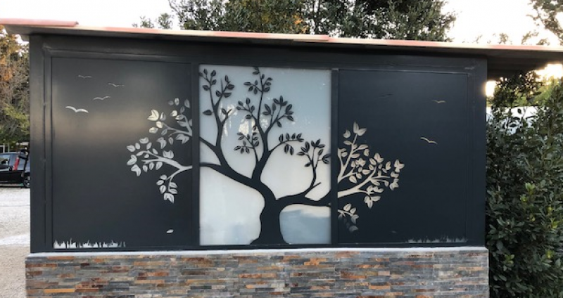 DECORATION ARBRE EN 3 PARTIES A AUBIGNAN, VAUCLUSE