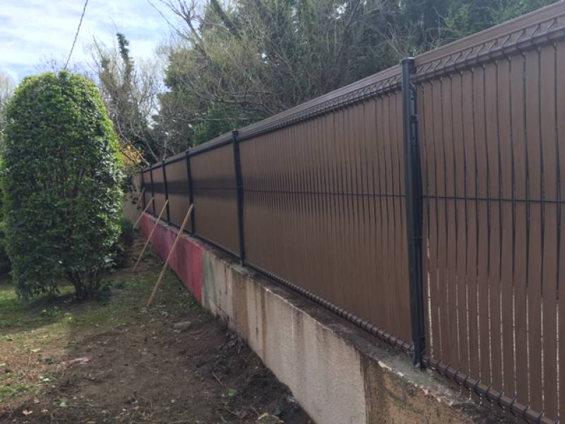 CLOTURE AVEC OCCULTANT A AUBIGNAN, VAUCLUSE