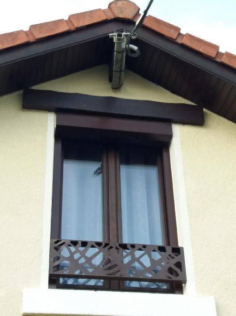 GARDE CORPS DE FENETRE A AUBIGNAN, VAUCLUSE