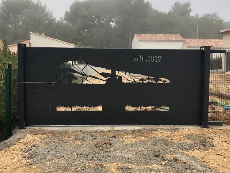 PORTAIL COULISSANT A AUBIGNAN, VAUCLUSE